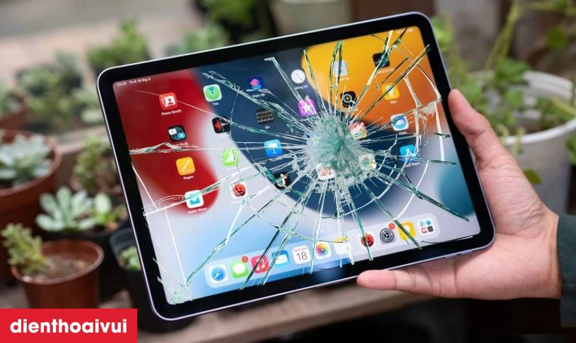 Thay &eacute;p k&iacute;nh iPad Pro 9.7