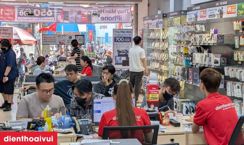 Cửa hàng thay ép kính iPhone 11 chính hãng Feaglet ở đâu uy tín, lấy liền lại TPHCM và Hà Nội