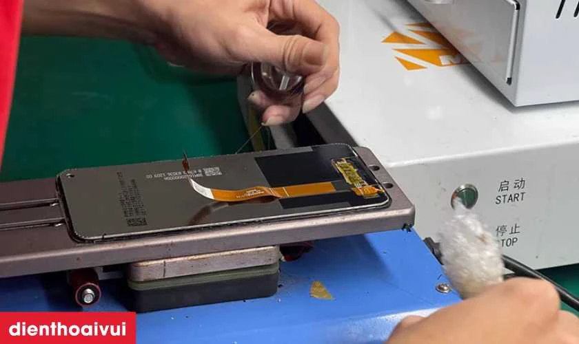 Những lưu ý trước khi thay ép kính iPhone 11 chính hãng Feaglet