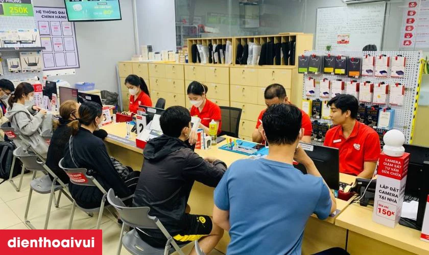 Bảng giá thay ép kính iPhone 11 Pro Max chính hãng Feaglet lấy liền tại Điện Thoại Vui
