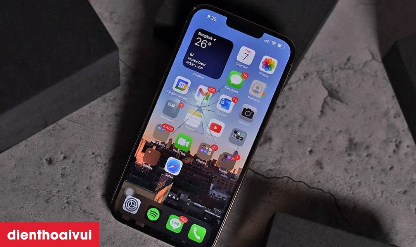 Nguyên nhân tại sao điện thoại dễ bị nứt vỡ mặt kính