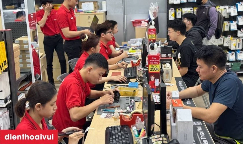 Dịch vụ thay ép kính iPhone 14 chính hãng Feaglet lấy liền tại Điện Thoại Vui