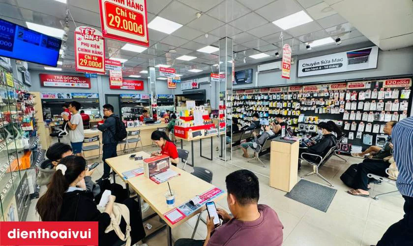 Dịch vụ thay ép kính iPhone 15 Pro Max chính hãng Feaglet lấy liền tại Điện Thoại Vui