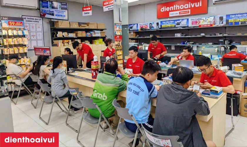 Dịch vụ thay ép kính iPhone 16 Pro Max chính hãng Feaglet lấy liền tại Điện Thoại Vui