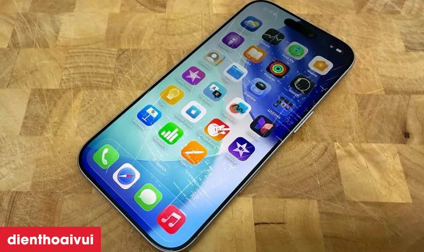 C&aacute;c dấu hiệu nhận biết bạn cần thay &eacute;p k&iacute;nh iPhone 17 loại A+