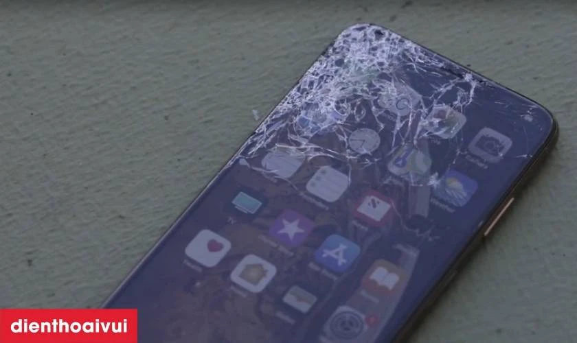 Nguyên nhân tại sao điện thoại dễ bị nứt vỡ mặt kính