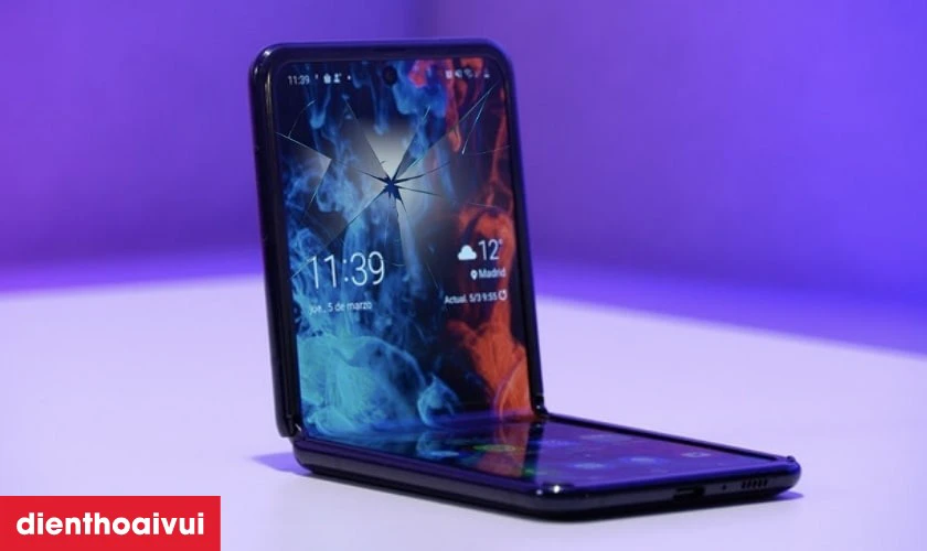 Nguyên nhân khiến Samsung Galaxy Z Flip 2 dễ bị nứt vỡ mặt kính