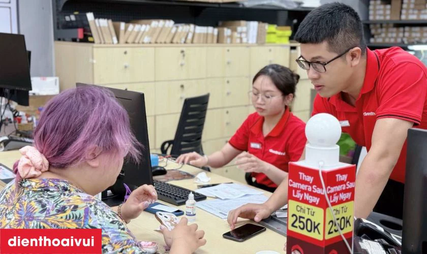 Kỹ thuật viên đánh giá mức độ hư hỏng