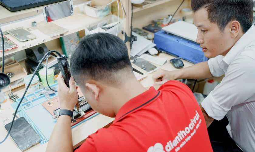 Quy trình thay ép kính OPPO tại Điện Thoại Vui