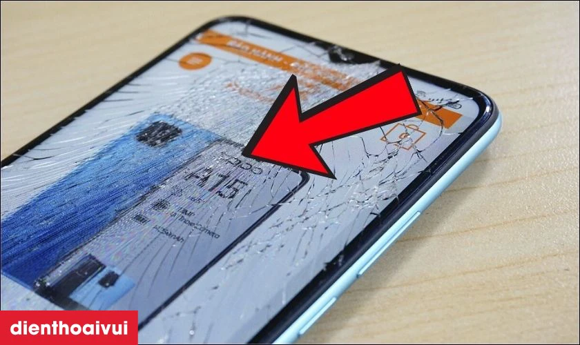 Rơi rớt, va đập mạnh làm hư hỏng kính màn hình OPPO A15