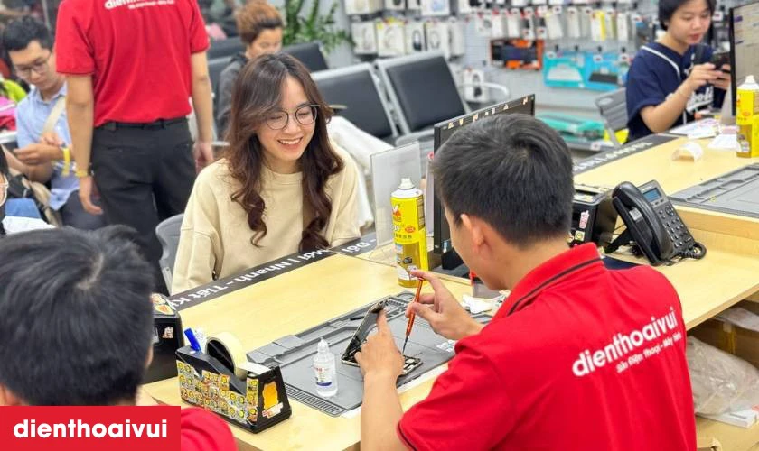 Quy tr&igrave;nh &eacute;p k&iacute;nh Oppo A53S 5G chuy&ecirc;n nghiệp lấy liền tại Điện Thoại Vui