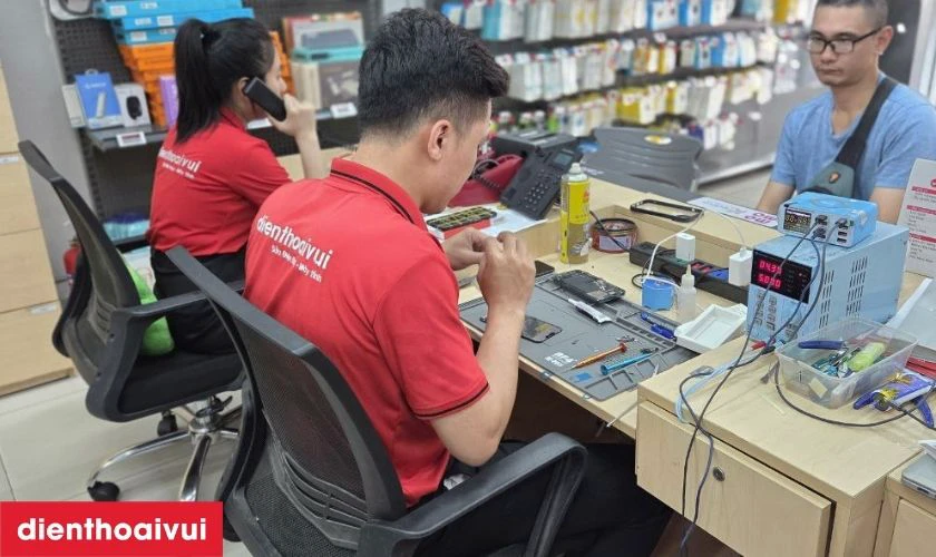 Quy trình thay ép kính OPPO A56 5G chuyên nghiệp tại Điện Thoại Vui