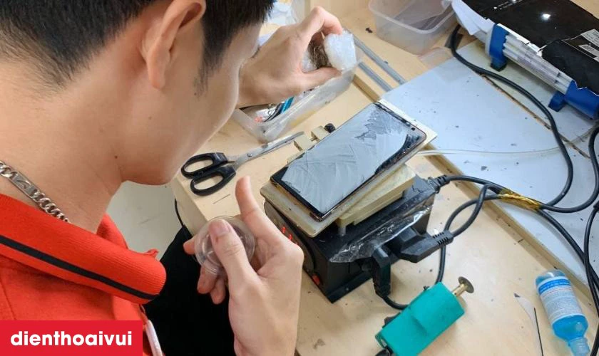 Thay màn hình và thay ép kính Oppo A76 có gì khác nhau
