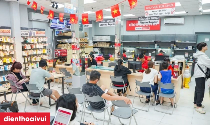 Địa chỉ thay &eacute;p k&iacute;nh OPPO A78 5G uy t&iacute;n