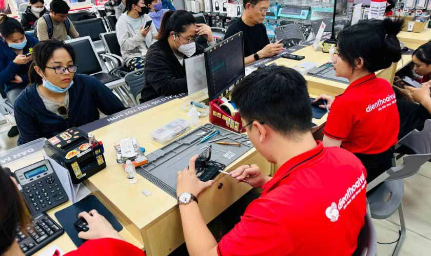 Quy trình thay ép kính OPPO tại Điện Thoại Vui