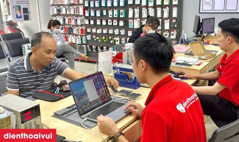 Cửa hàng thay ép kính Oppo F23 uy tín, lấy ngay tại TPHCM và Hà Nội ở đâu?