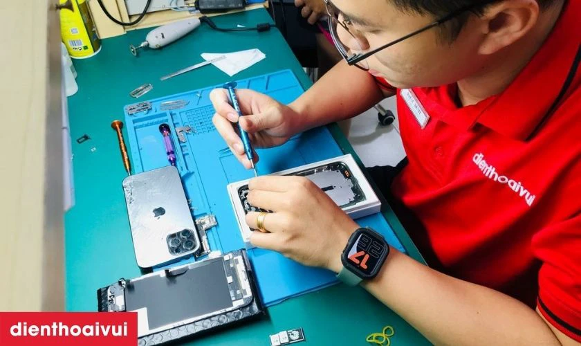 Quy trình thay ép kính Oppo Reno 11 5G minh bạch, lấy ngay tại Điện Thoại Vui