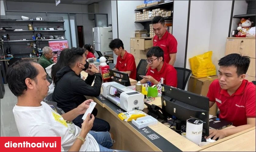 Thay ép kính OPPO Reno11 Pro uy tín tại Điện Thoại Vui