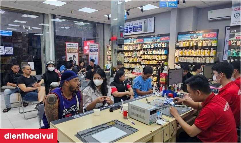 Điện Thoại Vui là địa chỉ thay ép kính OPPO Reno11 Pro lấy liền giá tốt nhất