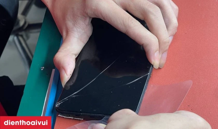 Những lưu ý trước khi thay ép kính OPPO Reno12