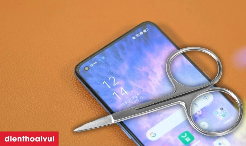 Nguyên nhân mặt kính Oppo Reno7 5G bị vỡ