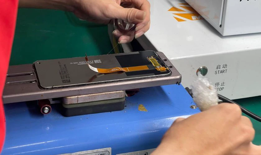 Quy trình thay ép kính OPPO tại Điện Thoại Vui