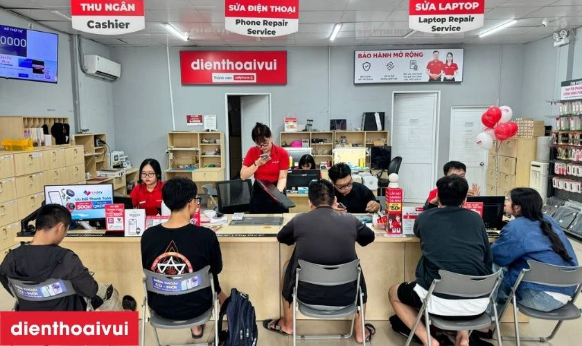 Dịch vụ thay ép kính Poco M5S chính hãng, lấy liền tại Điện Thoại Vui