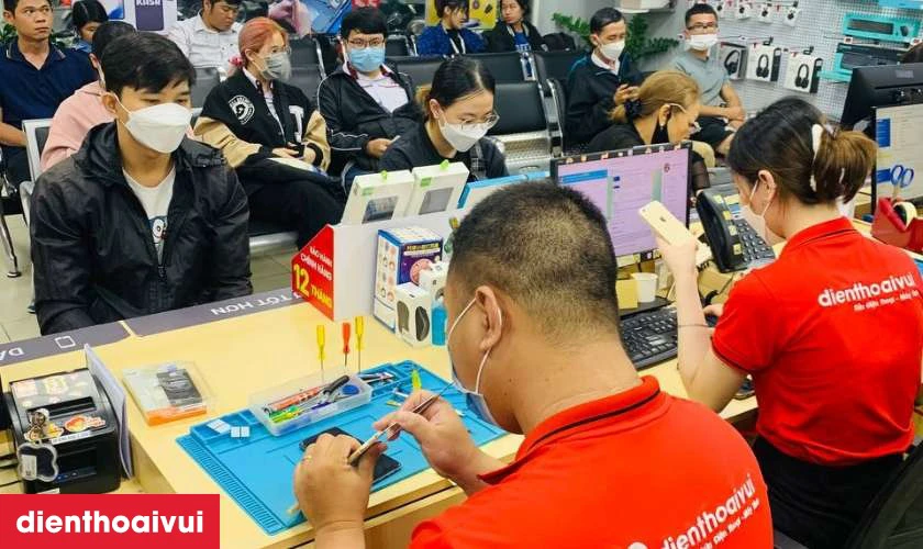 Dịch vụ thay ép kính Realme 11 chính hãng
