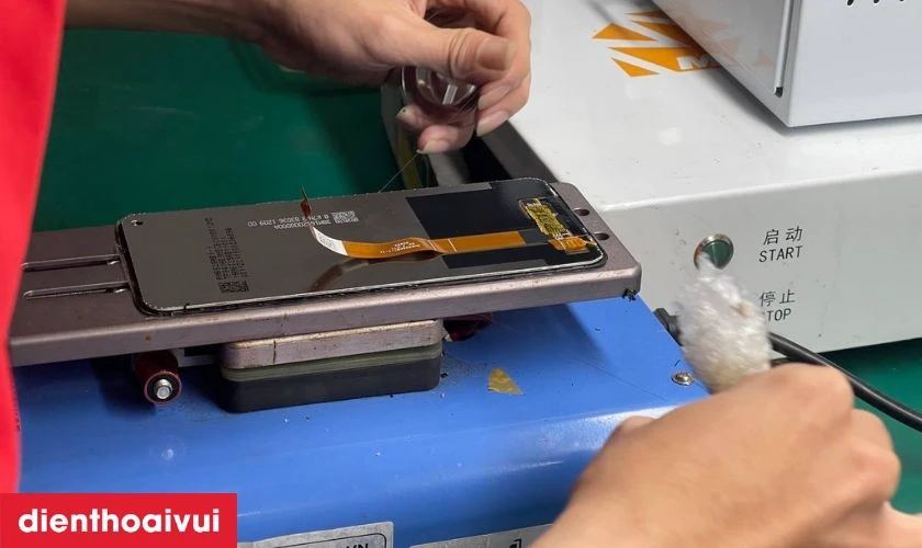 Quy trình thay ép kính Realme 13 Plus chuyên nghiệp, minh bạch tại Điện Thoại Vui