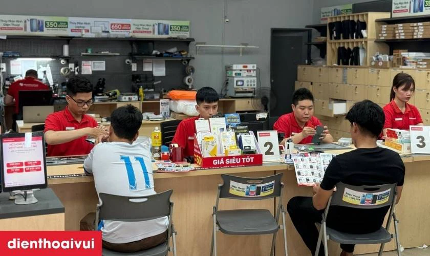 Quy trình thay ép kính điện thoại Realme chuyên nghiệp lấy liền tại Điện Thoại Vui