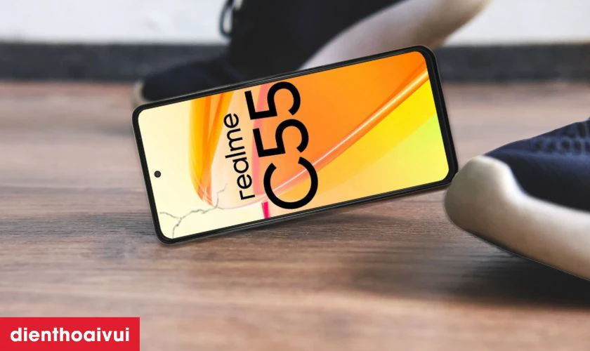 Realme C55 va đập mạnh