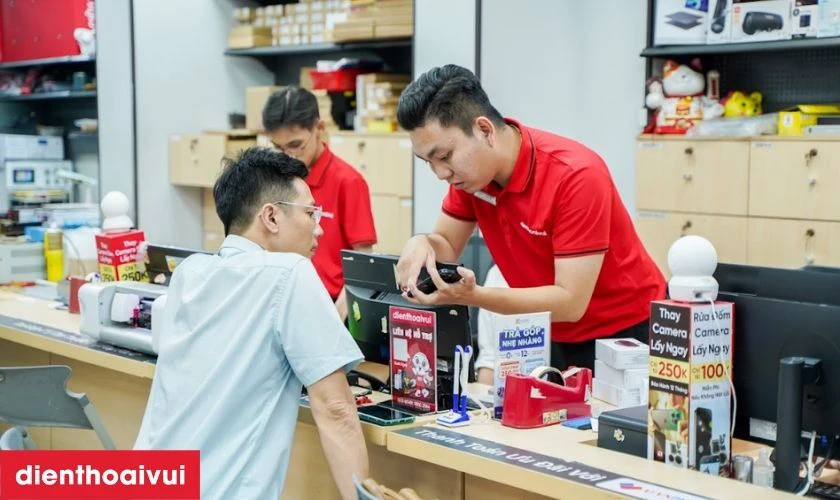 Cửa h&agrave;ng thay &eacute;p k&iacute;nh Realme C75 5G uy t&iacute;n, lấy liền tại TPHCM v&agrave; H&agrave; Nội ở đ&acirc;u?