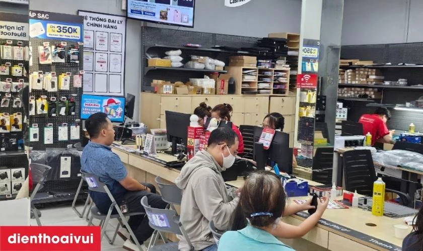 Cửa hàng thay ép kính Realme GT 5G uy tín, lấy liền tại TPHCM và Hà Nội ở đâu?