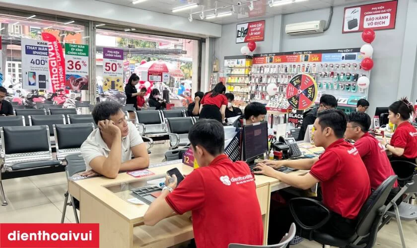 Quy tr&igrave;nh thay &eacute;p k&iacute;nh Realme GT 7 chuy&ecirc;n nghiệp lấy liền tại Điện Thoại Vui