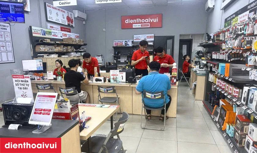 Quy trình thay ép kính chuyên nghiệp tại Điện Thoại Vui