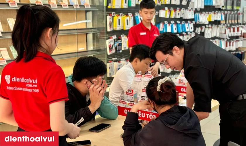 Cửa h&agrave;ng thay &eacute;p k&iacute;nh Realme Narzo 80 Lite 5G uy t&iacute;n