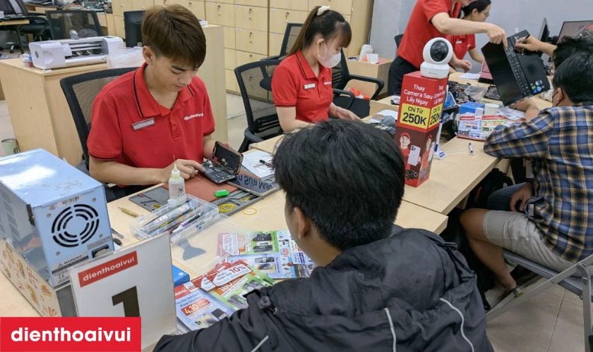 Quy tr&igrave;nh thay &eacute;p k&iacute;nh Realme P3 Ultra chuy&ecirc;n nghiệp tại Điện Thoại Vui