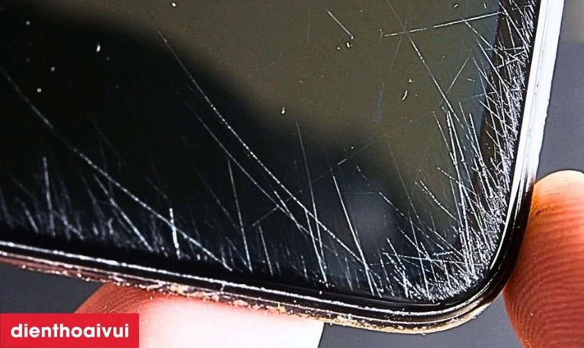 Mặt kính bị trầy xước