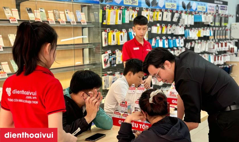 Cửa hàng thay ép kính chính hãng, lấy liền tại Điện Thoại Vui
