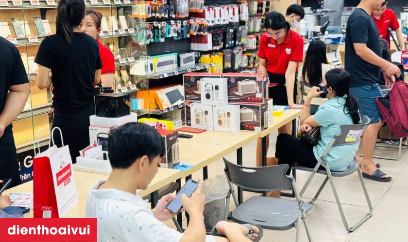 Địa chỉ thay &eacute;p k&iacute;nh Samsung Galaxy S24 FE ở đ&acirc;u uy t&iacute;n tại TPHCM v&agrave; H&agrave; Nội