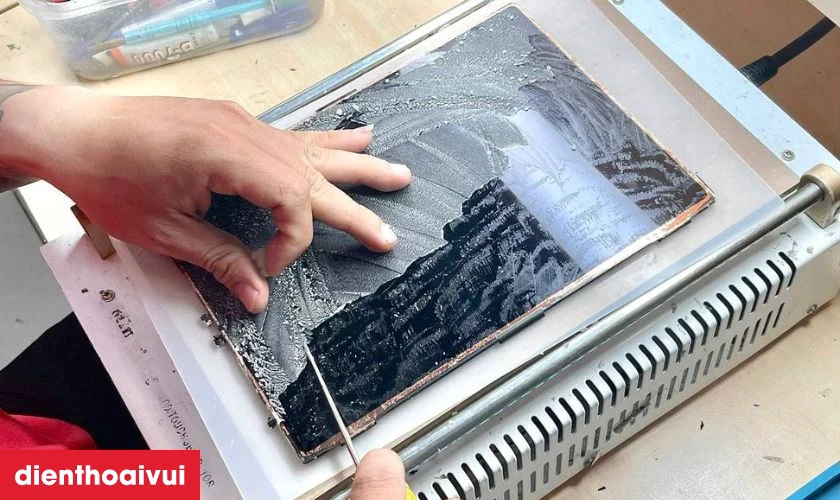 Quy tr&igrave;nh thay &eacute;p k&iacute;nh Samsung Galaxy Tab S10 FE Plus chuy&ecirc;n nghiệp lấy liền tại Điện Thoại Vui