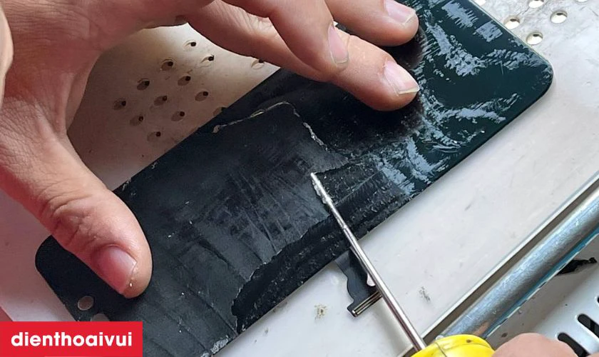 Kiểm tra lại Z Flip 6 và lắp ráp hoàn thiện