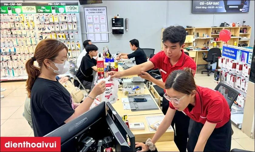 Quy trình thay ép kính Samsung M32 minh bạch lấy liền tại Điện Thoại Vui