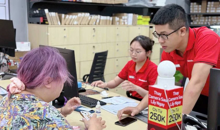 Sau khi hoàn thành, kỹ thuật viên cùng khách hàng kiểm tra lại toàn bộ chức năng của máy