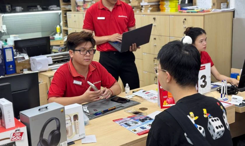 Tại sao nên chọn thay ép kính Samsung Thủ Đức tại Điện Thoại Vui?
