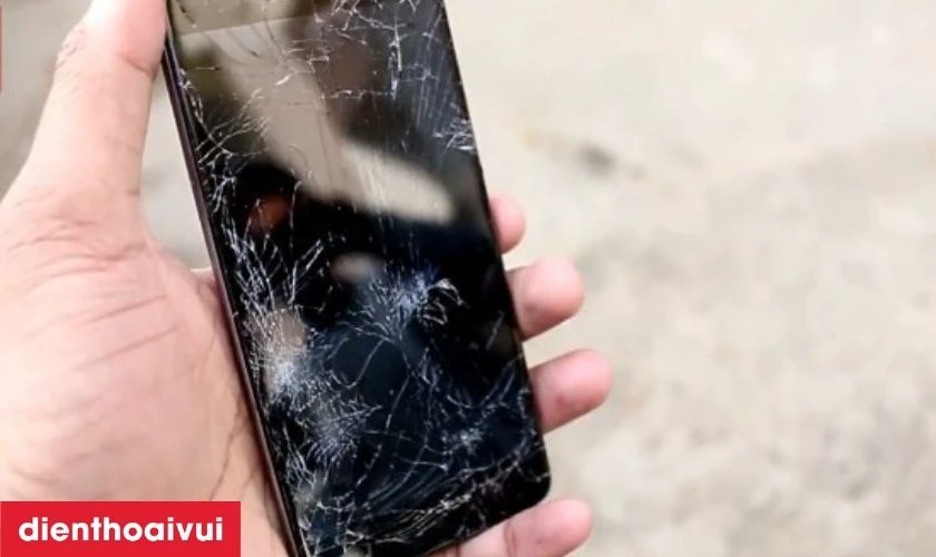 Nguyên nhân tại sao điện thoại dễ bị nứt vỡ mặt kính