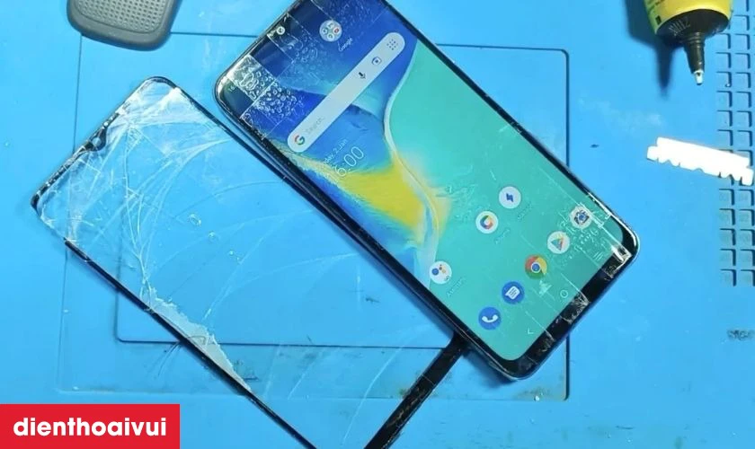 Nứt vỡ trầy xước màn hình là dấu hiệu cần chú ý
