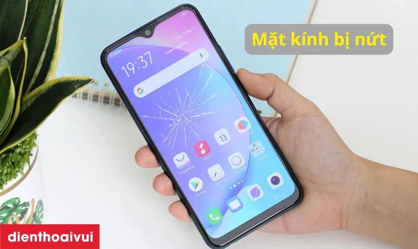 Mặt kính màn hình điện thoại có các vết nứt