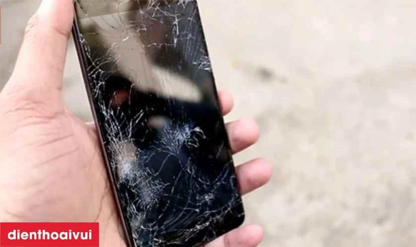 Nguyên nhân tại sao điện thoại dễ bị nứt vỡ mặt kính