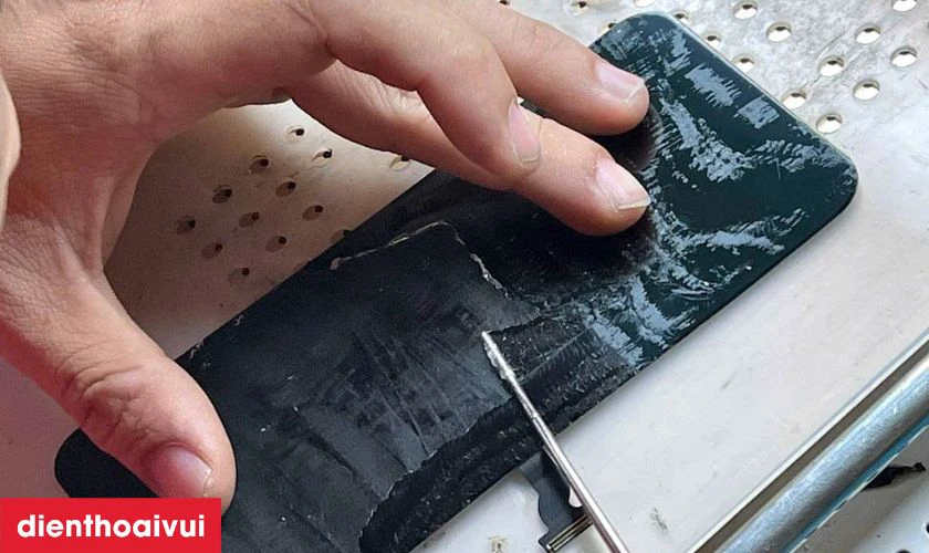 Quy tr&igrave;nh thay &eacute;p k&iacute;nh Xiaomi Redmi K30 lấy liền tại Điện Thoại Vui